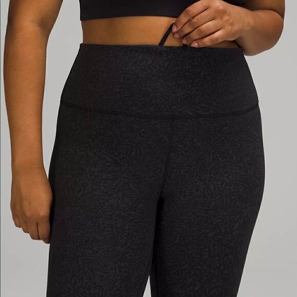 Old Navy Cropped Leggings - Picture 2 of 7